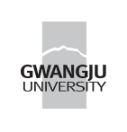 위아래 모두 흑백처리된 가로가 짧은 직사각형의 광주대 로고 위에 상단에 GWANGJU 하단에 UNIVERSITY라고 적혀있다.